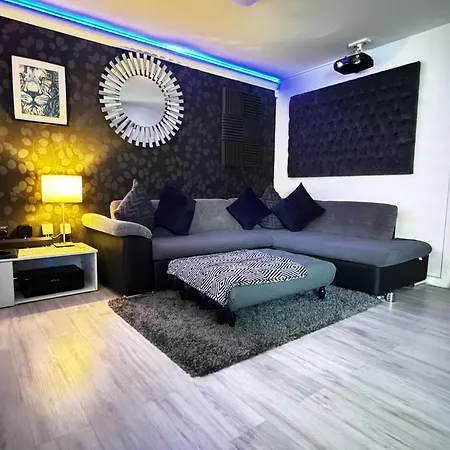 Luxury Spacious Modern Near Centre Lejlighed