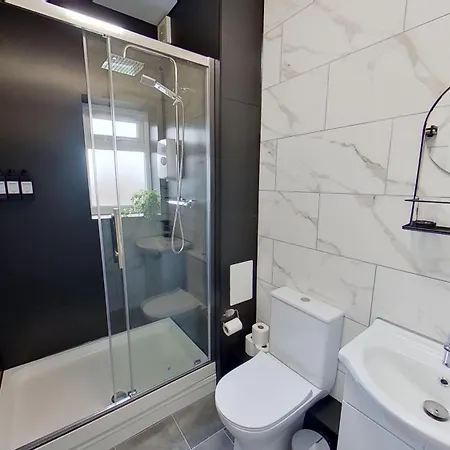 Elegant 2 Bed House Near Centre Σπίτι διακοπών *