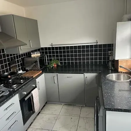 Casa de Férias Yourlinkshouse Close To Etihad & Coop Live Arena - Sleeps 4 Manchester