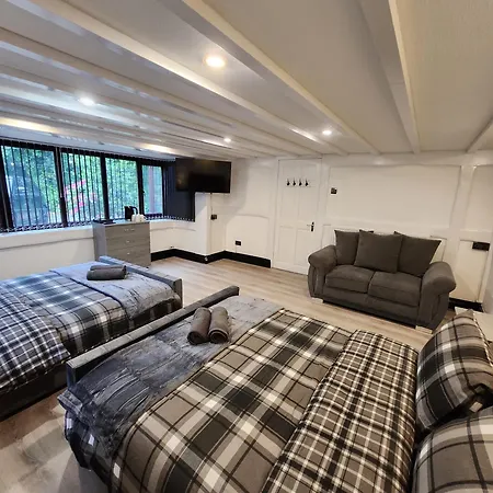 Rainsough - Shared Bathroom - Free Parking & Wifi * Prestwich
