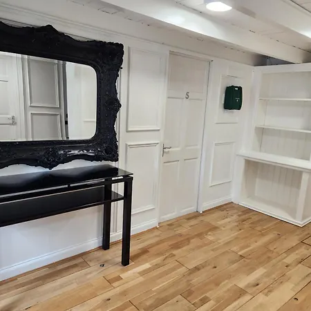 Penzion Rainsough - Shared Bathroom - Free Parking & Wifi Prestwich