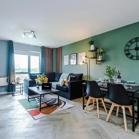 New! Stunning 2-bed In By 53 Degrees Property, Amazing Location - Sleeps 6! Daire