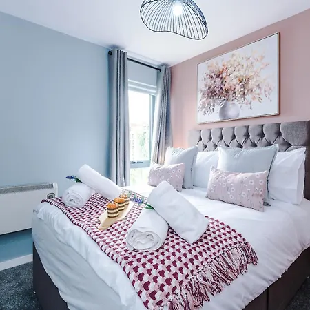 New! Stunning 2-bed In By 53 Degrees Property, Amazing Location - Sleeps 6! Daire *