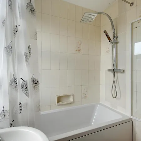 Comfy 3br - Pool Table - Games - Sleeps 8 בית נופש *