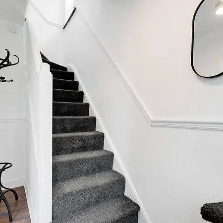 Comfy 3br - Pool Table - Games - Sleeps 8 בית נופש *