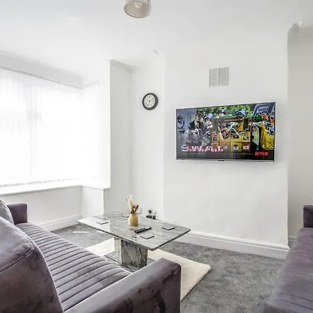 Big New House - 5bdr Near Manchester