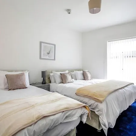 Big New House - 5bdr Near Holiday home *