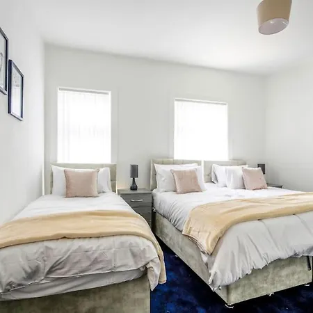 Big New House - 5bdr Near Holiday home Manchester