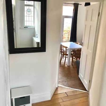 United View! Big House, Prime Location, Transport Casa vacanze Manchester