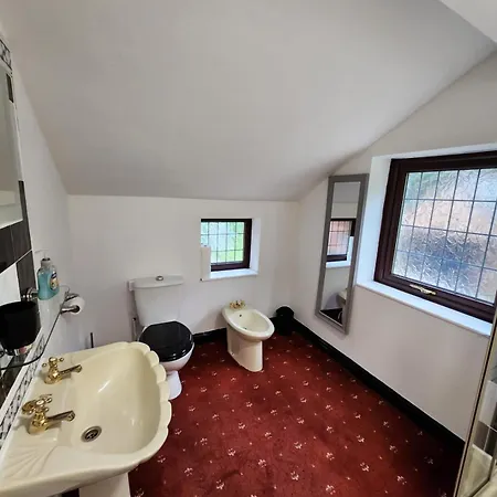 Rainsough - Shared Bathroom - Free Parking & Wifi Penzion Prestwich