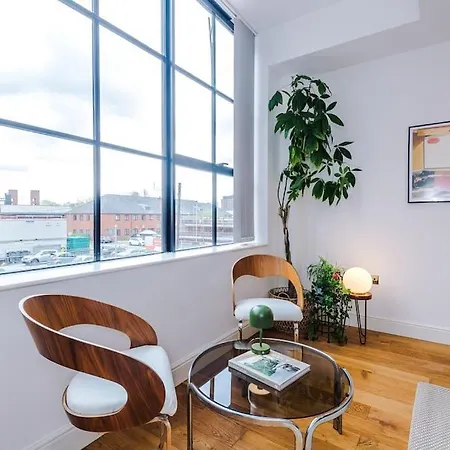 Sleek Loft Oasis In Centre شقة