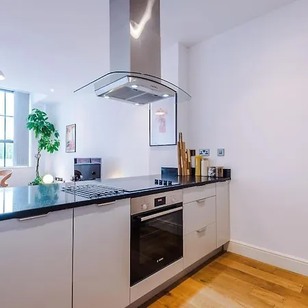 Sleek Loft Oasis In Centre شقة