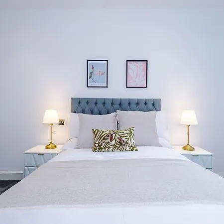 Sleek Loft Oasis In Centre شقة *