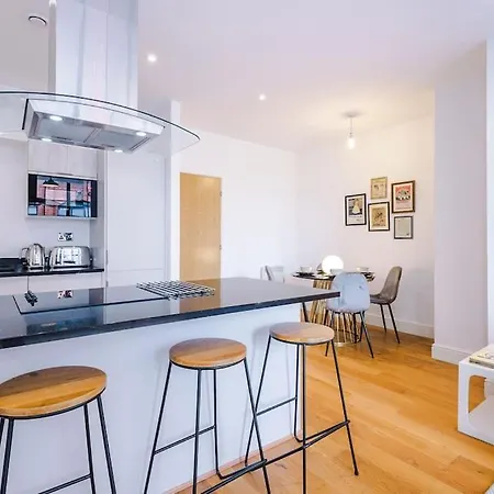 Sleek Loft Oasis In Centre شقة *