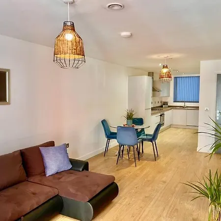 Spacious In The Heart Of 아파트 *