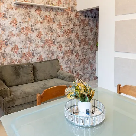 Host & - Clayton Living Апартаменты *