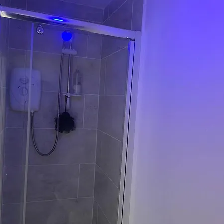 2-bed - Sleeps 4 - Street Parking - Wifi Манчестер
