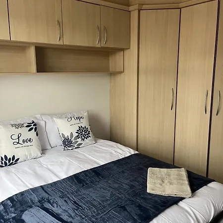 בית נופש Droylsden House *