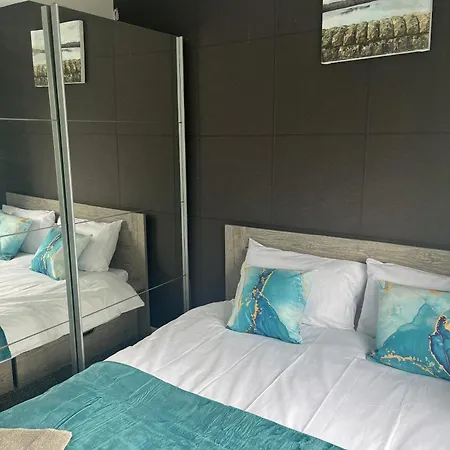 Dom wakacyjny Droylsden House *