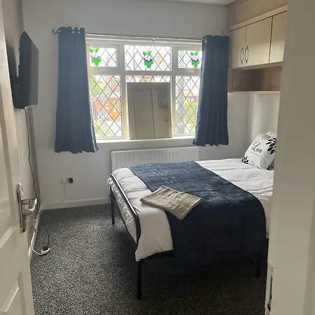 Droylsden House בית נופש מנצ'סטר