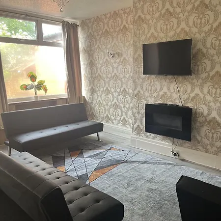 Droylsden House בית נופש