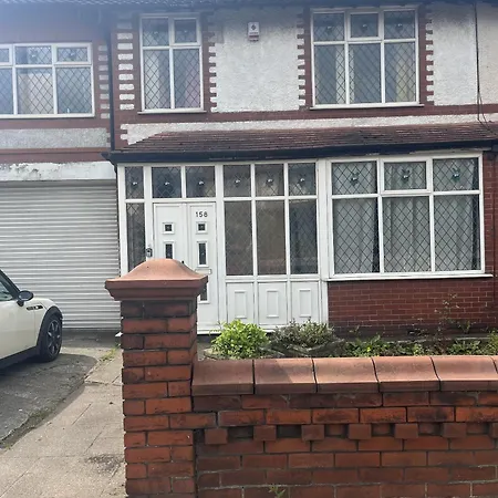 Droylsden House בית נופש *