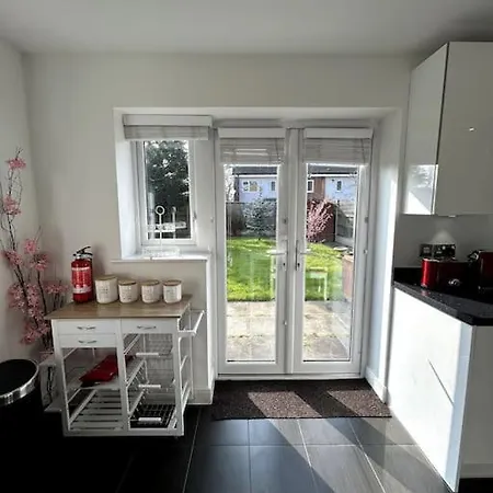 3-bedroom House Close To Centre Дом отдыха *