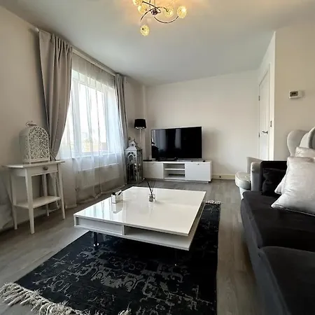 Дом отдыха 3-bedroom House Close To Centre *