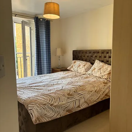 2 Bedroom Modern Salford *