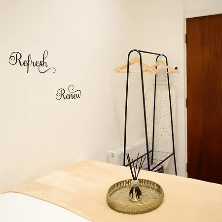 Autumn Breeze - 2br - Sofa Bed - Wifi - Free Parking - - Didsbury マンチェスター