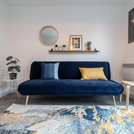 Superb 2 Bed Flat 5min To Old Trafford Stadium *