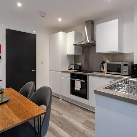 Superb 2 Bed Flat 5min To Old Trafford Stadium