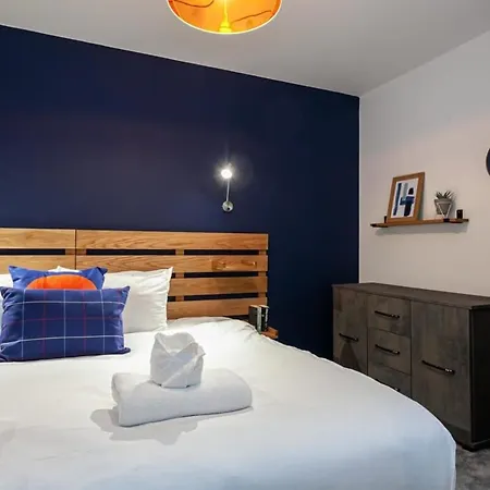 Superb 2 Bed Flat 5min To Old Trafford Stadium *