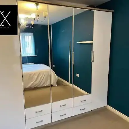 Appartement Roomy 3-bed With Complimentary Parking *