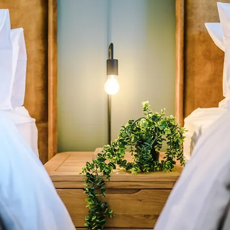 Stunning House In For Business & Leisure - Wi-fi & Parking By Purestay Serviced Вилла