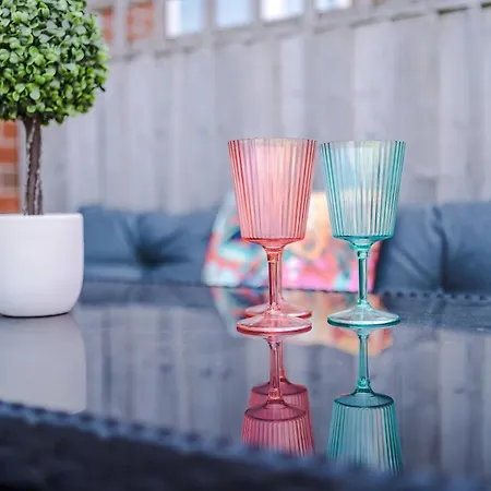 Вилла Stunning House In For Business & Leisure - Wi-fi & Parking By Purestay Serviced