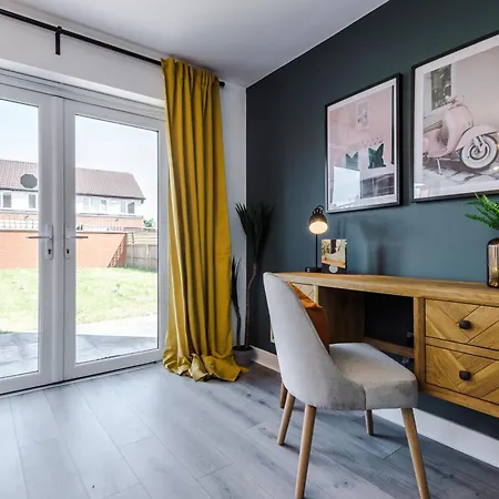 Вилла Stunning House In For Business & Leisure - Wi-fi & Parking By Purestay Serviced