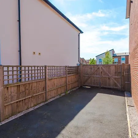 Stunning House In For Business & Leisure - Wi-fi & Parking By Purestay Serviced Manchester
