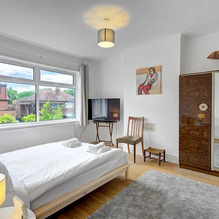 Stylish Family In Old Trafford, - Pass The Keys بيت للعطل