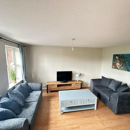 Lovely 2 Dbl Bed Near Heaton Park And North Hospital With Parking