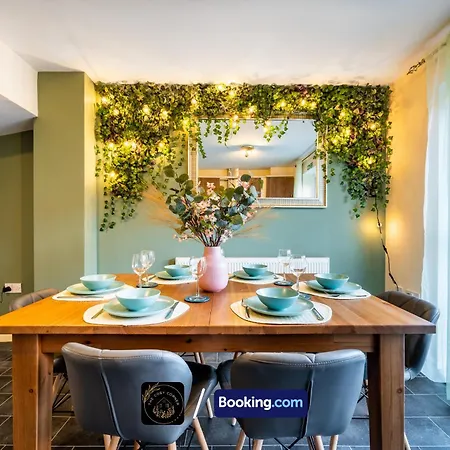 Cosy 4-bed House, Garden, Free Parking & Wifi Appartamento *