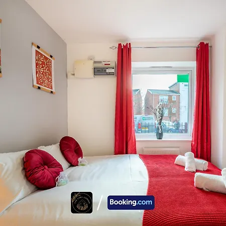 Cosy 4-bed House, Garden, Free Parking & Wifi Appartamento *