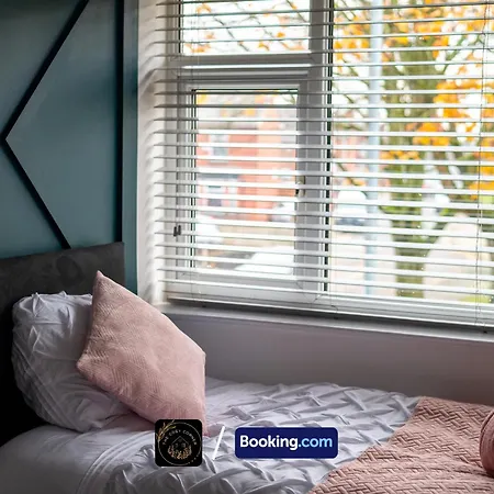 Cosy 3-bed House L Garden L Free Parking L Stretford L Sleeps 7 L Book Today With The Cosy Corner Nationwide
