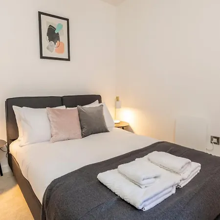 شقة Guestready - Modern Near Etihad Stadium *