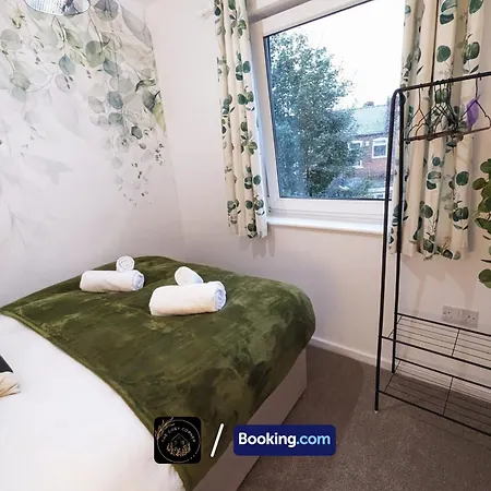 Cosy Corner: 4-bedroom Serviced House With Free Parking * Manchester