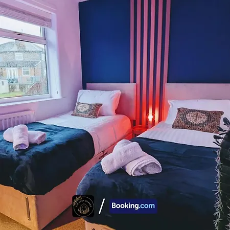 Cosy Corner: 4-bedroom Serviced House With Free Parking Apartment Manchester
