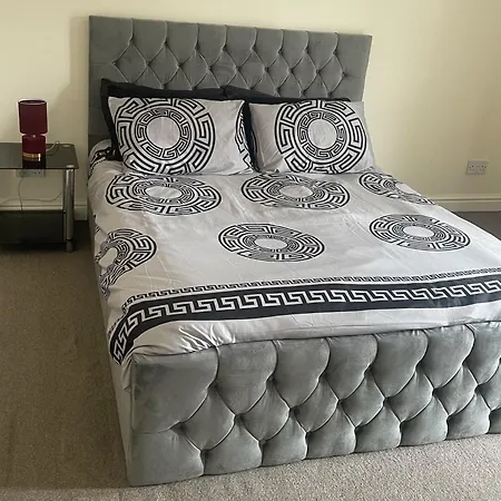 Апартаменты 2-bed - Sleeps 4 - Street Parking - Wifi Манчестер