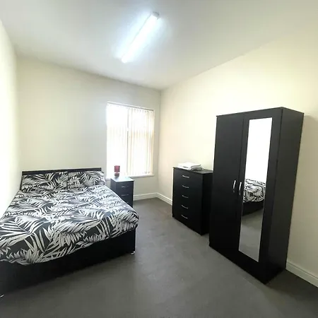 شقة Stylish 1-bed - Sleeps 4 - Parking - Wifi *
