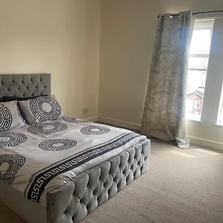 شقة Stylish 1-bed - Sleeps 4 - Parking - Wifi *