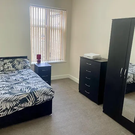 Stylish 1-bed - Sleeps 4 - Parking - Wifi شقة *